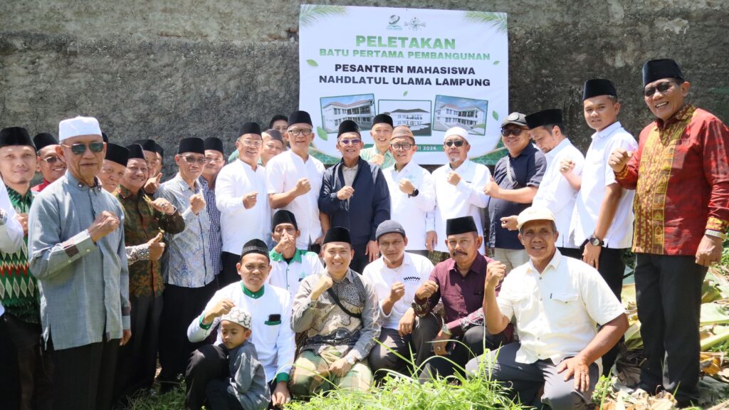 Institut Teknologi dan Sains Nahdlatul Ulama (ITSNU) Lampung resmi memulai pembangunan Pesantren Mahasiswa Nahdlatul Ulama Lampung melalui prosesi peletakan batu pertama