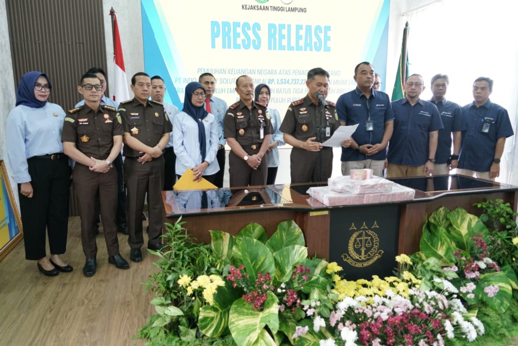 Kejati Lampung bersama Pelindo Regional 2 Panjang sukses memulihkan keuangan negara senilai Rp1,53 miliar melalui penanganan piutang non litigasi.