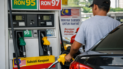 Malaysia mulai WFH 15 April 2026 untuk tekan konsumsi BBM, di tengah subsidi energi yang membengkak hingga Rp16,8 triliun per bulan.