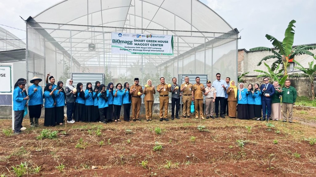 Panen Raya Melon Smart Green House SMK Negeri SPP Lampung..