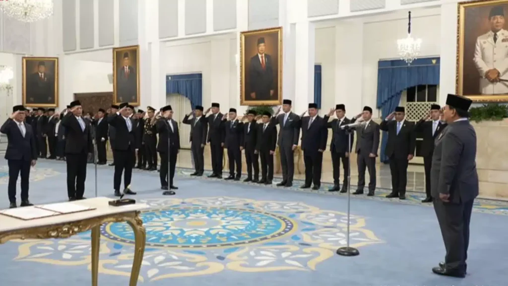 Prabowo lakukan reshuffle kabinet jilid V dengan melantik 6 pejabat baru, ini daftar lengkap dan tujuan strategis di balik perombakan.