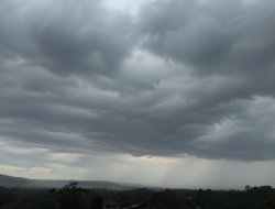 Cuaca Lampung 28 April 2026: Waspada Jalan Licin!