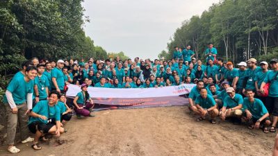 Siemens Healthineers Indonesia menanam 2.000 mangrove di Pesawaran bersama masyarakat Desa Sidodadi demi menjaga pesisir Lampung.