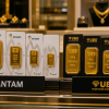 Harga Emas 4 Mei 2026: Masih Tinggi, Pasar Bergerak Fluktuatif