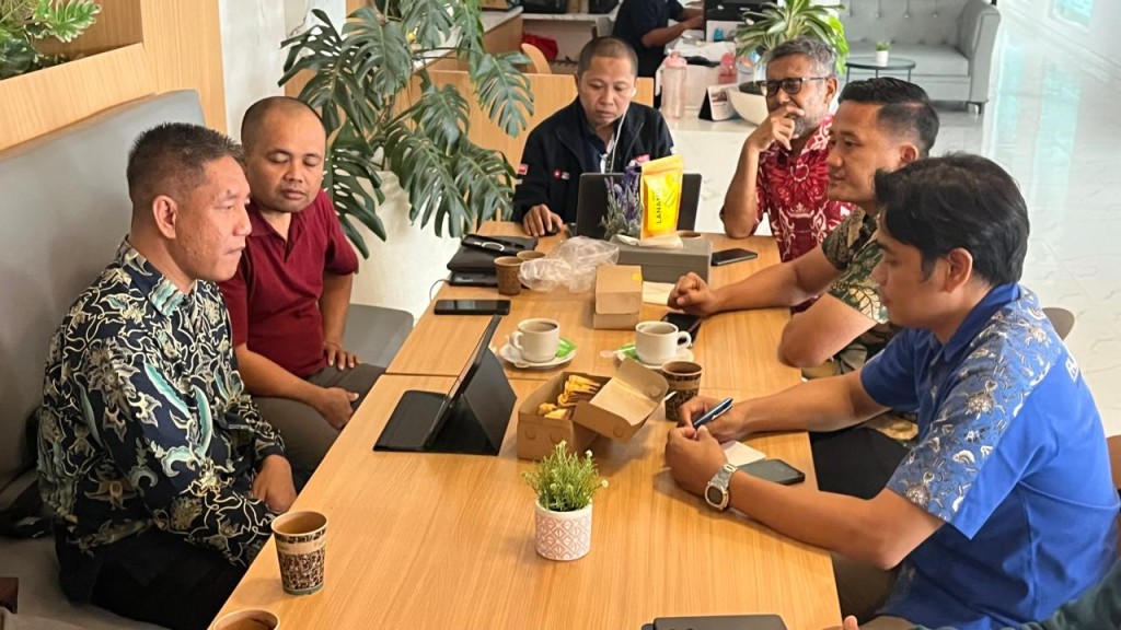 Praktisi sales Heri Pujianto membagikan strategi A1–A3 untuk mengoptimalkan LinkedIn sebagai alat closing dalam Forum Sharing di Bandar Lampung.