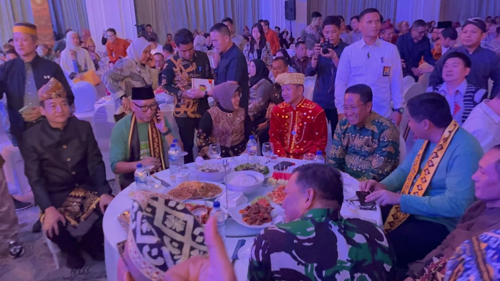 Gala Dinner HUT ke-54 REI di Lampung berlangsung hangat dan penuh kebersamaan antaranggota dari seluruh Indonesia.