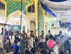 Hangatnya Malam Takbiran di Gudang Lelang Ujung Bom, Anak-Anak Semarakkan Halaman Masjid Nurul Huda