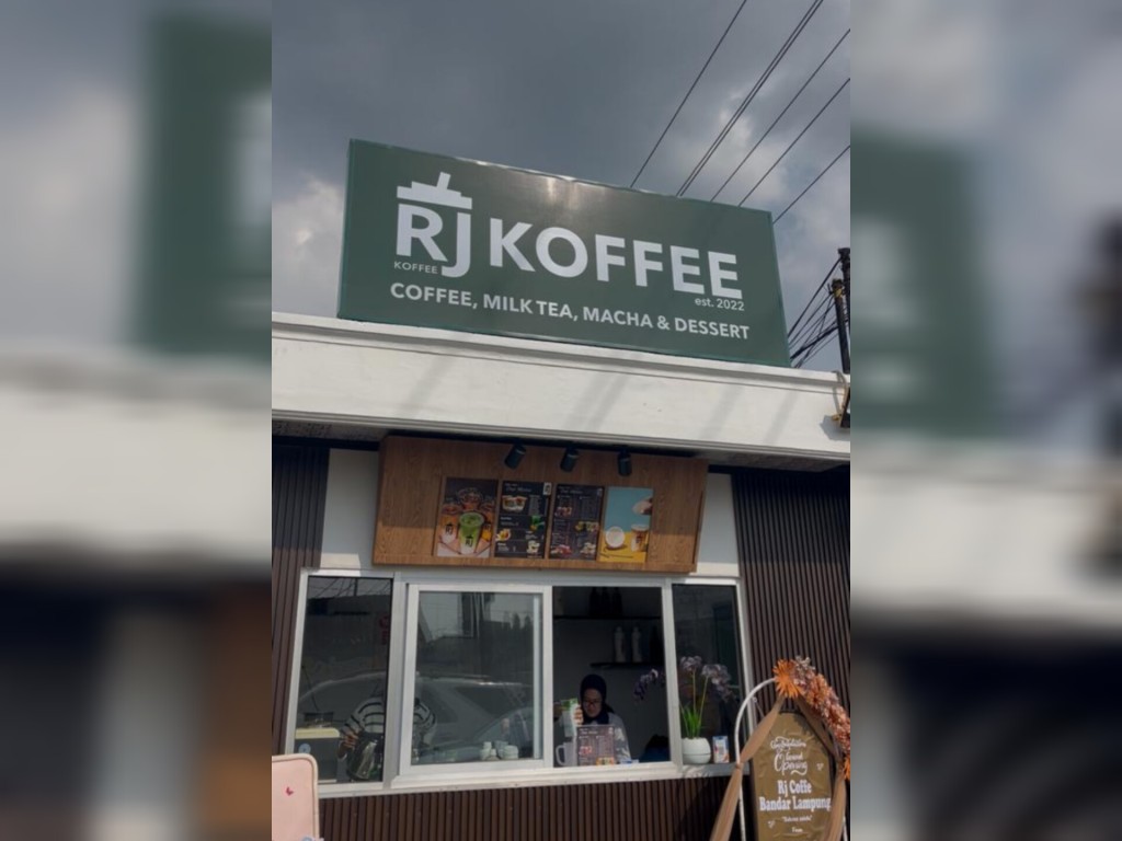 RJ Coffee kini hadir di Natar dengan konsep modern, harga ramah kantong, dan beragam menu kopi kekinian favorit anak muda.