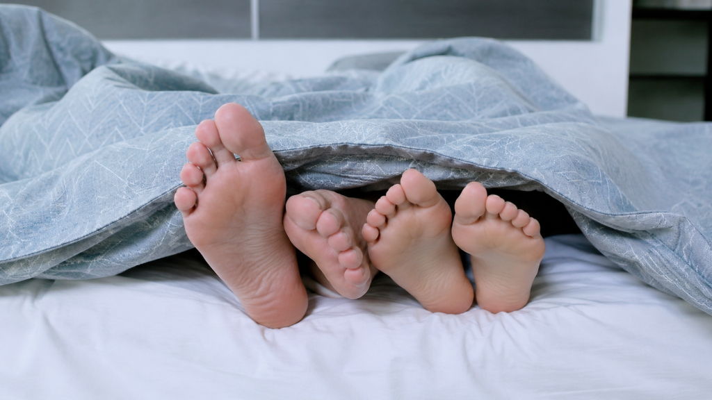 Penelitian medis menemukan hubungan seksual sehat dapat membantu kesehatan fisik dan mental, mulai dari mengurangi stres hingga memperkuat kedekatan pasangan.