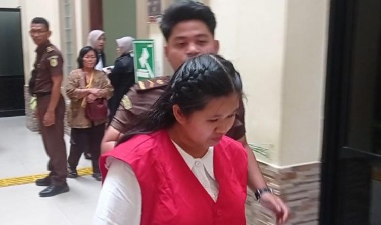 Mantan admin dan kasir Toko Candi Jaya di Bandar Lampung dituntut dua tahun penjara atas kasus dugaan penggelapan uang penjualan toko.
