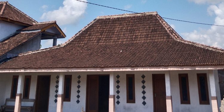 Perjalanan sederhana ke Ponorogo dan Dungus menghadirkan ketenangan yang sulit dilupakan. Aroma daun jati, tungku kayu, dan suasana desa yang hangat membuat perjalanan terasa seperti pulang ke rumah.