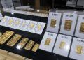 Harga emas Antam dan buyback kompak turun pada Kamis, 11 Juni 2026. Emas 1 gram kini dibanderol Rp2.713.000, sementara buyback berada di Rp2.487.000 per gram.