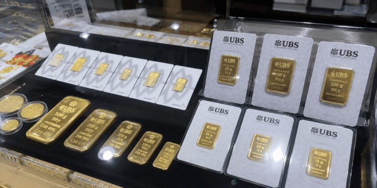 Harga emas Antam dan buyback kompak turun pada Kamis, 11 Juni 2026. Emas 1 gram kini dibanderol Rp2.713.000, sementara buyback berada di Rp2.487.000 per gram.