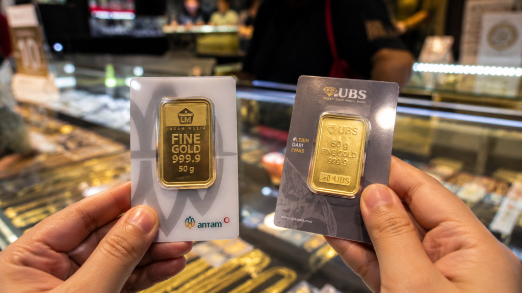 Harga emas pada awal Juni 2026 masih berada di level tinggi. Investor terus mencermati pergerakan pasar dan prospek logam mulia.