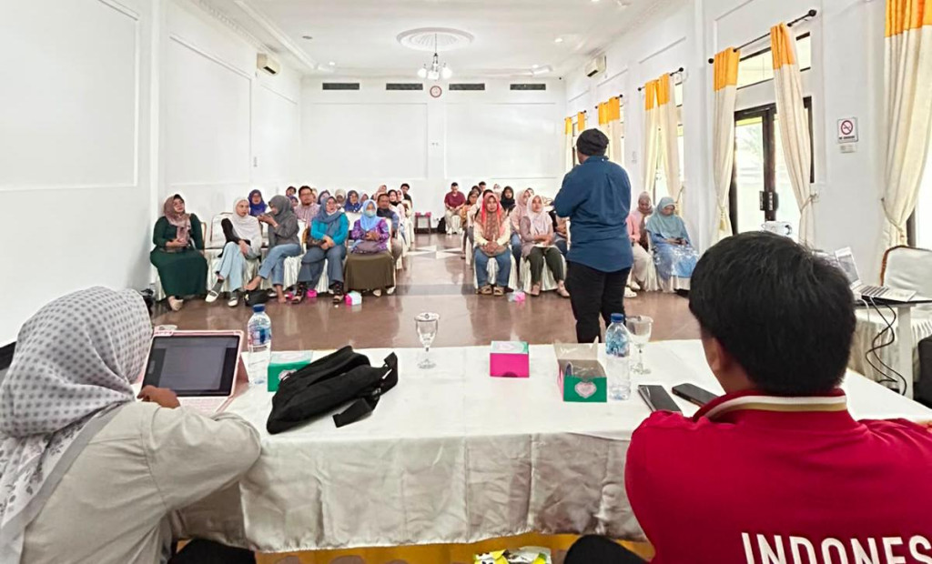 Sebanyak 50 pelaku UMKM dari Lampung Tengah dan Tubaba mengikuti pelatihan branding media sosial yang digelar Rumah BUMN Lampung Tengah guna memperkuat identitas merek, memperluas pasar, dan meningkatkan daya saing di era digital.