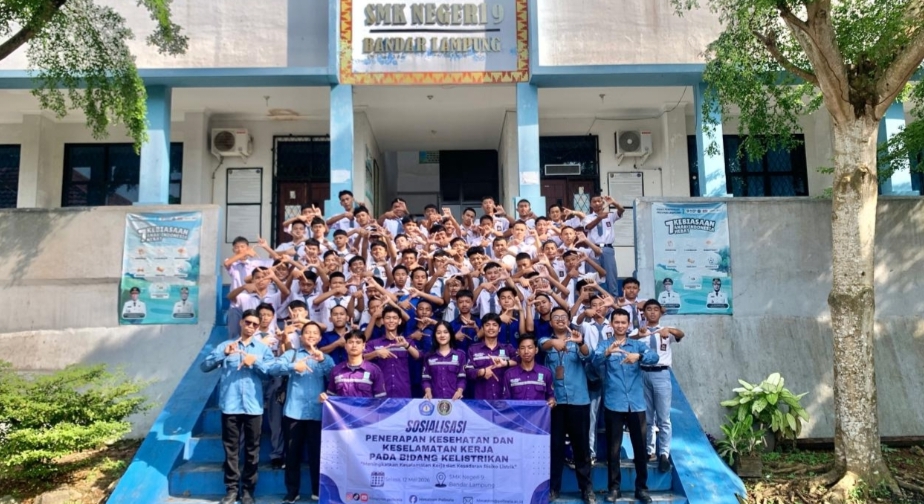 Polinela edukasi 49 siswa SMKN 9 Bandar Lampung tentang pentingnya K3 kelistrikan guna meningkatkan keselamatan kerja sejak dini.