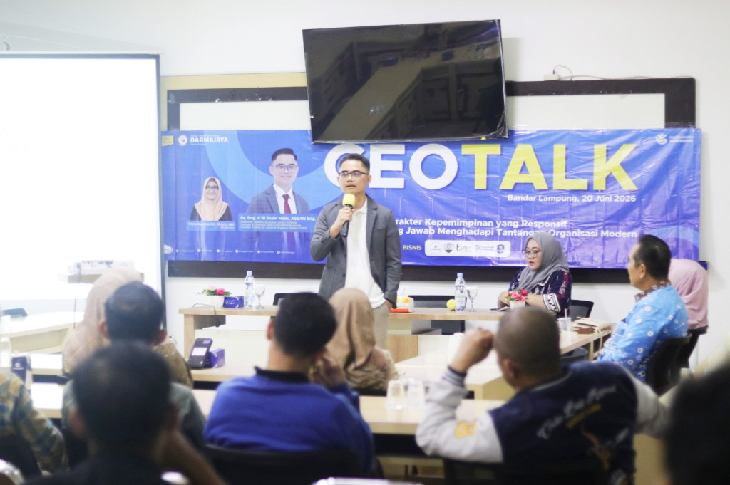 CEO Malcon Engineering Group IB Ilham Malik berbagi pengalaman membangun usaha dari nol serta menanamkan nilai kepemimpinan dan kewirausahaan kepada mahasiswa FEB IIB Darmajaya dalam CEO Talk FEB Expo 2026.
