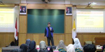 Tri Sujarwo Latih Mahasiswa UGM Mendongeng untuk KKN Gorontalo