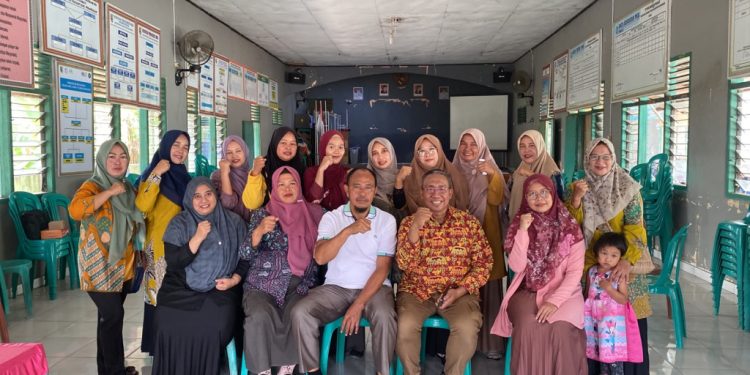 UMPRI Dampingi Lansia di Pesawaran Cegah Demensia Lewat Permainan Edukatif Berbasis Gamifikasi