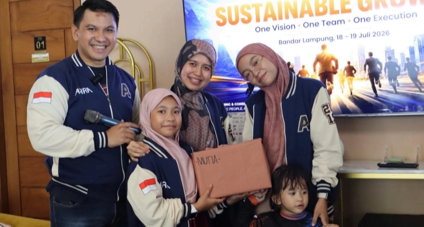 Memasuki tahun ke-7, AKIRA membawa semangat baru melalui kolaborasi tim, apresiasi dedikasi, dan komitmen menciptakan perubahan positif.