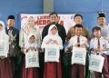 Kegiatan penyaluran bantuan oleh LAZ Darul Fattah Peduli kepada siswa SD Negeri 1 Sukamaju.