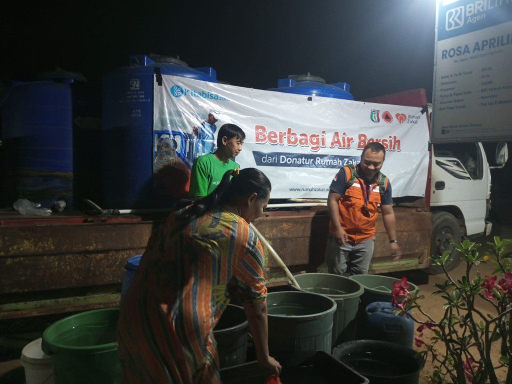 Rumah Zakat dan BPBD Pringsewu salurkan 18 ribu liter air bersih untuk membantu warga terdampak kekeringan di dua pekon.