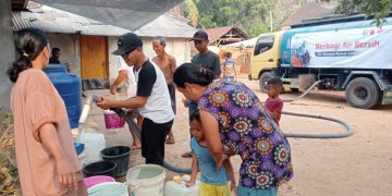 Rumah Zakat dan BPBD Pringsewu Salurkan 18 Ribu Liter Air Bersih ke Warga Terdampak Kekeringan