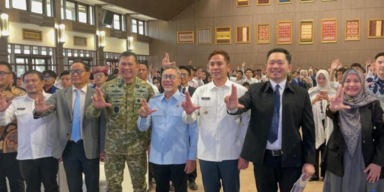 Bupati Lamsel dan Pangdam XXI/Radin Inten Dorong Maba UIMandiri Kenali Potensi dan Bijak Bermedia Sosial