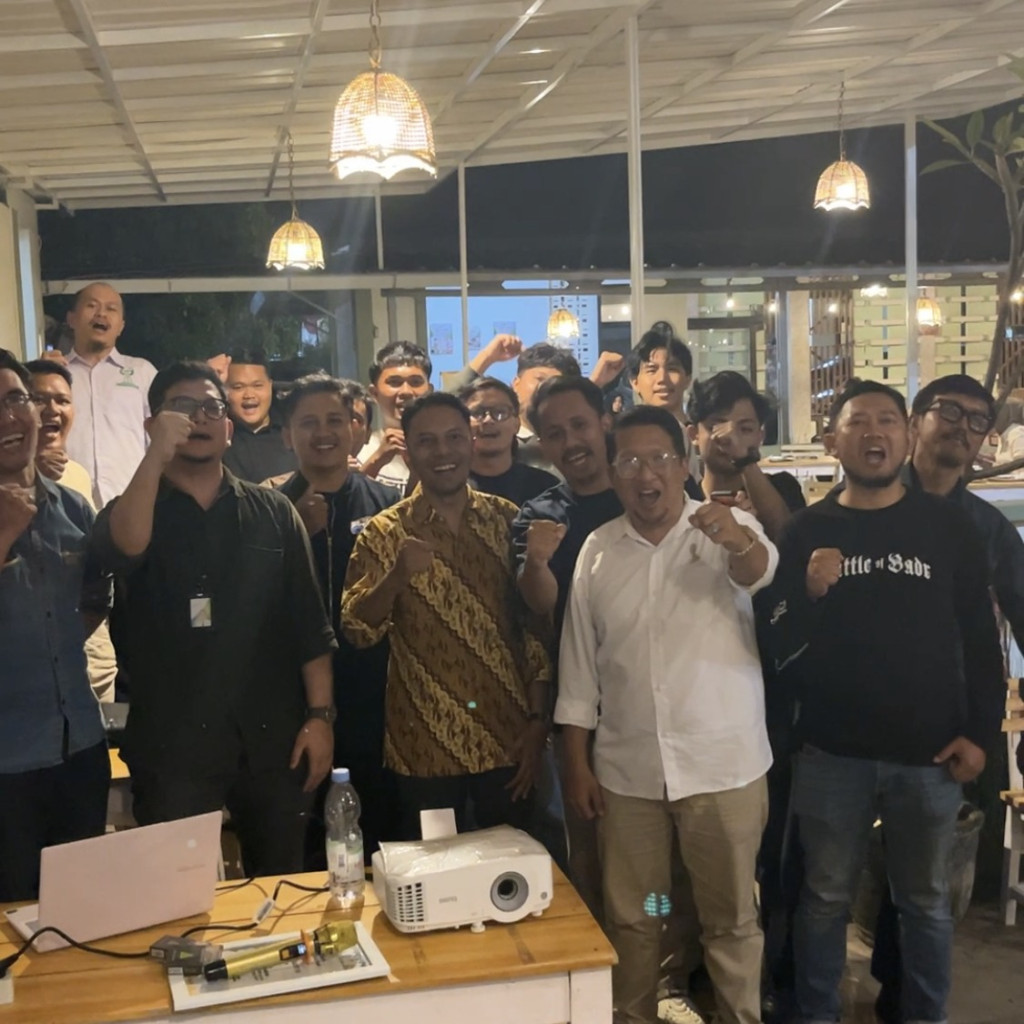 Suasana kegiatan Bisnis Laboratory (Bizlan) HIPMI Kabupaten Bandung yang berfokus pada pembahasan penguatan fondasi, manajemen, serta sistem bisnis bagi para pelaku UMKM.