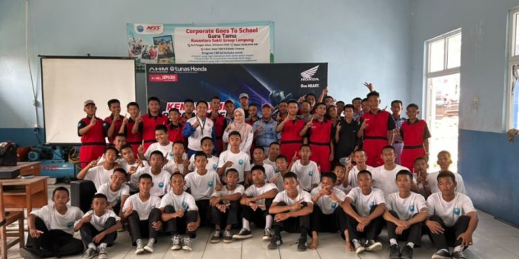 82 Siswa SMKN 6 Bandar Lampung Dibekali Edukasi Safety Riding
