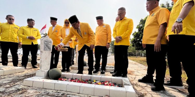 Kenang Jasa Pendahulu, Golkar Lampung Peringati HUT ke-62 Lewat Ziarah Makam Pahlawan