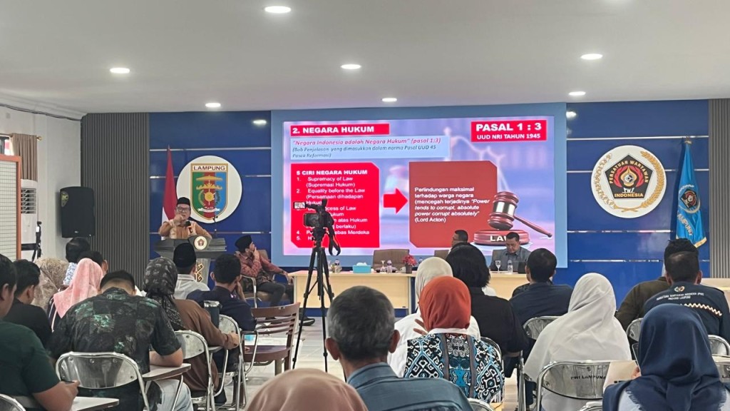Presiden Partai Keadilan Sejahtera (PKS) sekaligus anggota DPR RI Al Muzzammil Yusuf menegaskan pers memiliki peran strategis dalam kehidupan demokrasi.