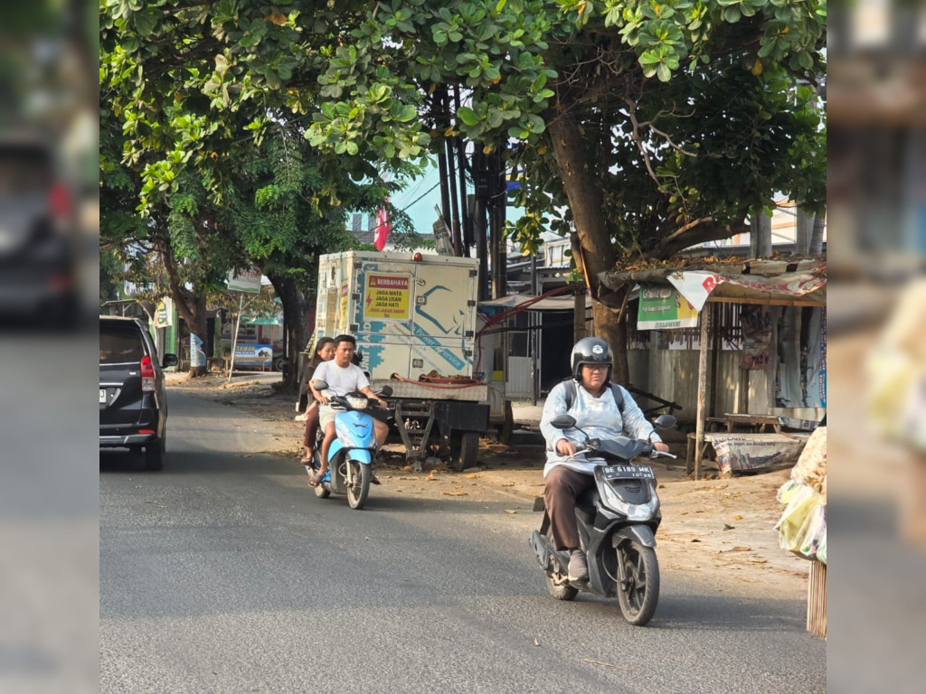 Penempatan gardu listrik mobile di pertigaan Jalan Kayu Manis dan Jalan Sutan Haji, Kota Sepang, disorot karena dinilai berpotensi mengganggu lalu lintas dan membahayakan keselamatan pengguna jalan.