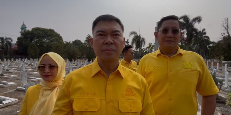Peringati HUT ke-62 Golkar, Rycko Menoza Pimpin Kader Bandar Lampung Ziarah ke Makam Pahlawan