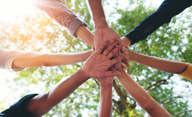 Relasi Sosial dan Perjuangan Ekonomi Masyarakat Kecil