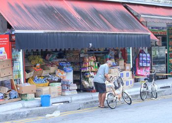 Bagi sebagian pedagang, berjualan merupakan pilihan untuk membangun usaha secara mandiri. Bagi yang lain, pekerjaan ini menjadi cara memperoleh penghasilan ketika akses terhadap pekerjaan formal terbatas.